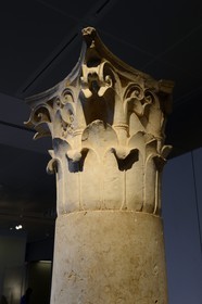 Israel, Jérusalem, quartier de Guivat Ram, musée d'Israel, departement d'archéologie, chapiteau corinthien à partir du 1er siècle avant notre ère