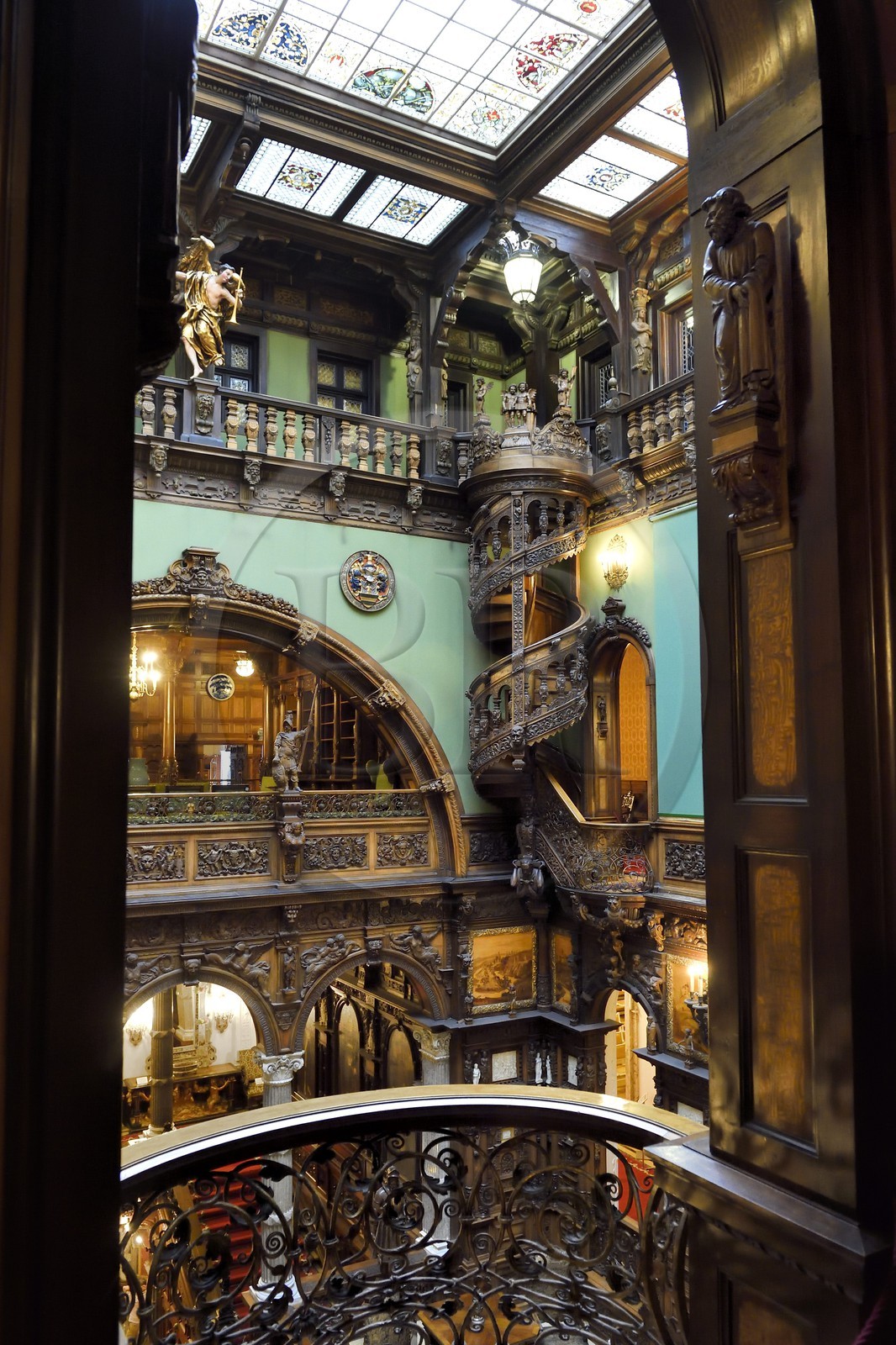 Roumanie, Valachie, Sinaia, château de Peles ancienne résidence royale édifiée de 1875 à 1883 pour le roi Carol Ier de Roumanie, le hall d'honneur