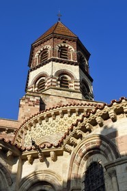 France, Haute Loire, Brioude, the Basilica of Saint-Julien de Brioude in Auvergne Romanesque style, the lantern tower and sculpted modillions on the radiant chapel
