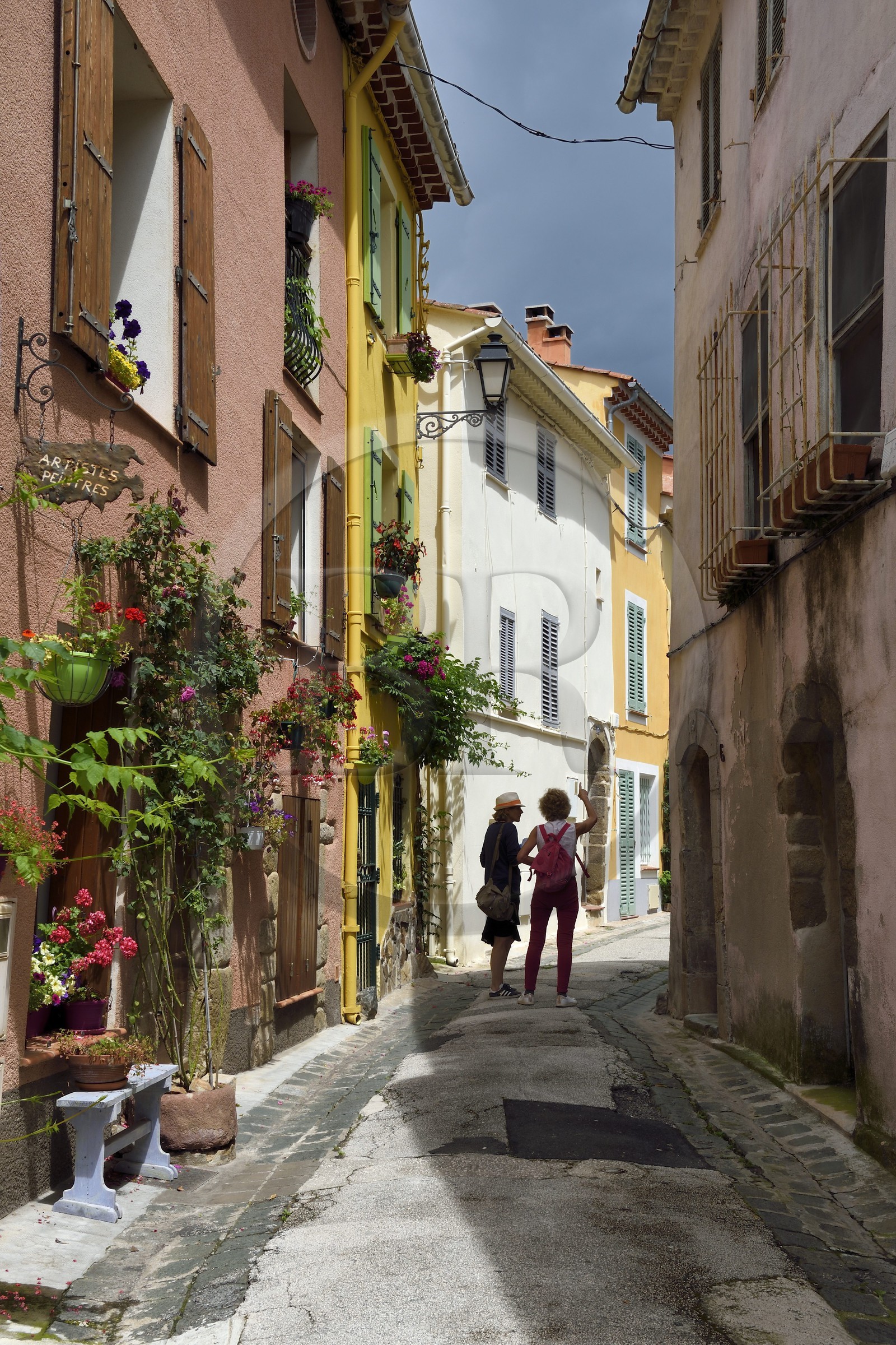 France, Var (83), Massif des Maures, Collobrières, place pasteur, ruelle du vieux village
