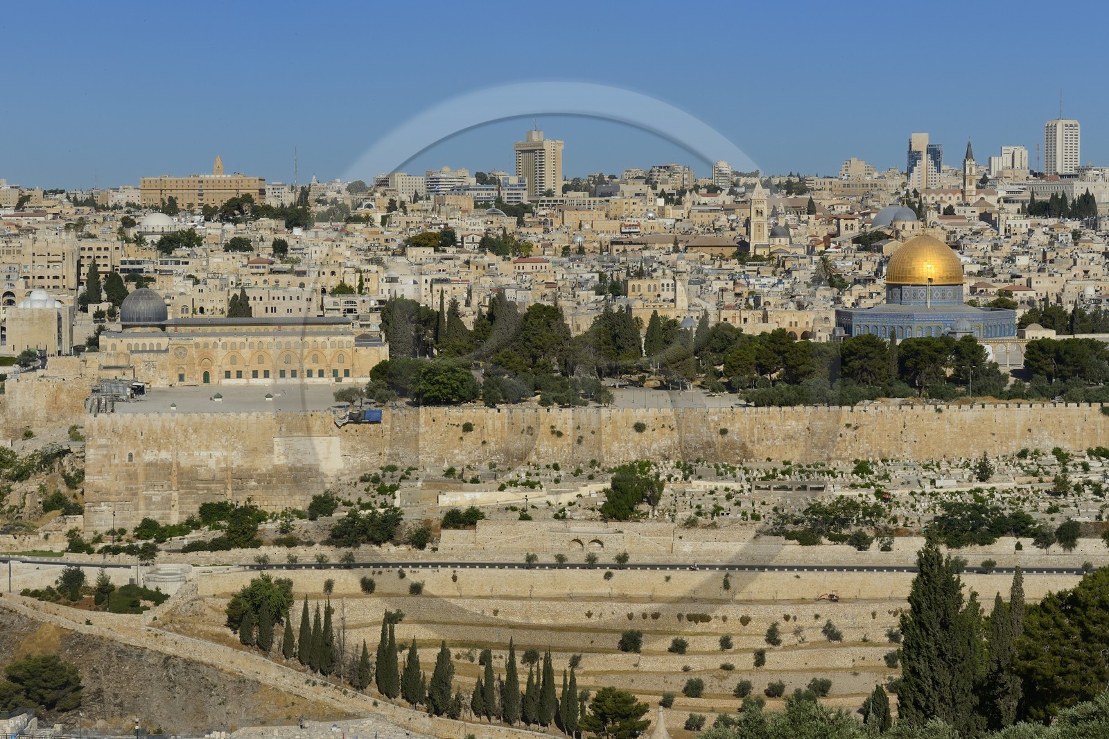 Israel, Jérusalem, ville sainte, vieille-ville classée Patrimoine Mondial de l'UNESCO, le Dôme du Rocher et la mosquée El Aqsa sur l'esplanade des Mosquées (Haram el-Sharif) vu depuis le Mont des Oliviers