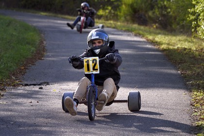 France, Haute-Loire (43), Polignac, Drift Trike, descente en dérapage d'un tricycle d'une colline