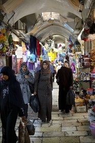 Israel, Jérusalem, ville sainte, vieille-ville classée Patrimoine Mondial de l'UNESCO, la rue du Marché (souk Khan El-Zeit) dans le quartier musulman