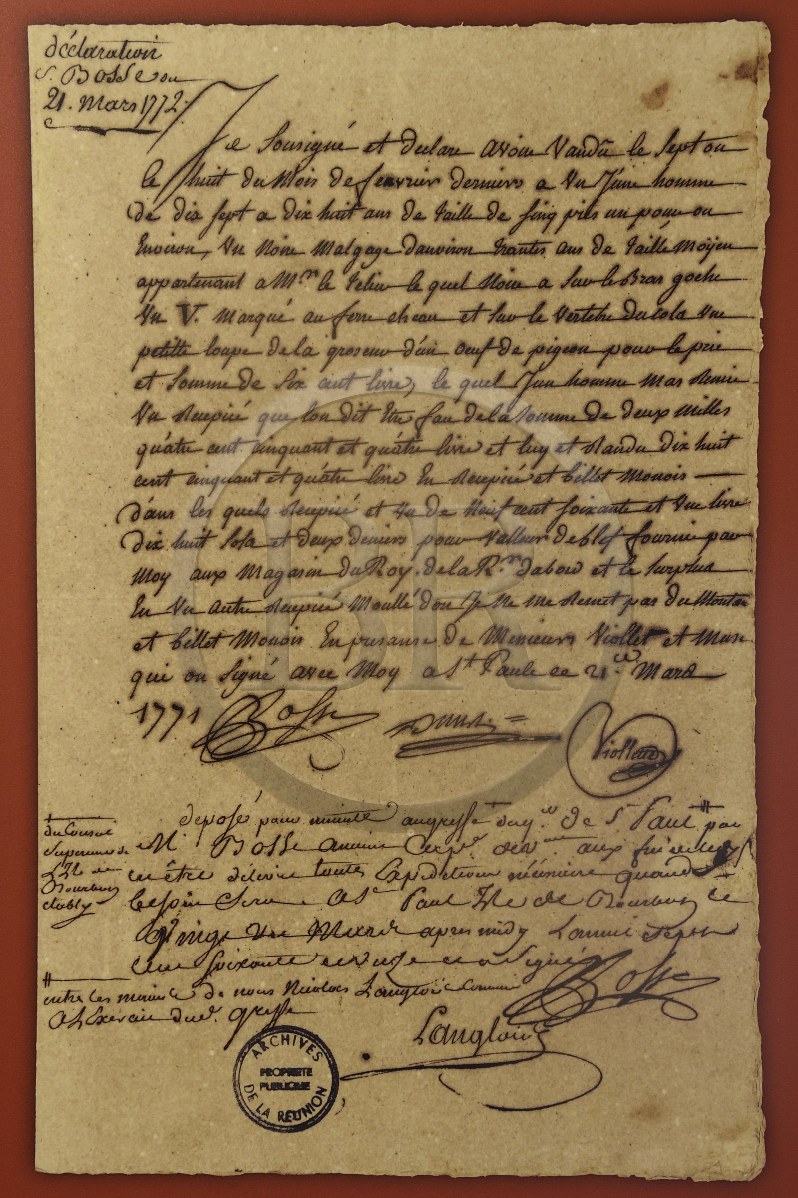 France, Ile de la Reunion, Saint-Gilles-les-Hauts, Musée de Villèle dans le domaine Panon-Desbassyns, ancienne propriété coloniale au cœur d'une grande plantation de canne à sucre qui faisait travailler un peu plus de 400 esclaves, vente d'un esclave avec sa description datée  du 21 mars 1772