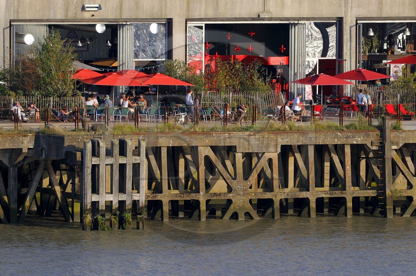 France, Loire-Atlantique (44), Nantes, l'Ile de Nantes, cafés et restaurants dans le Hangar à Bananes