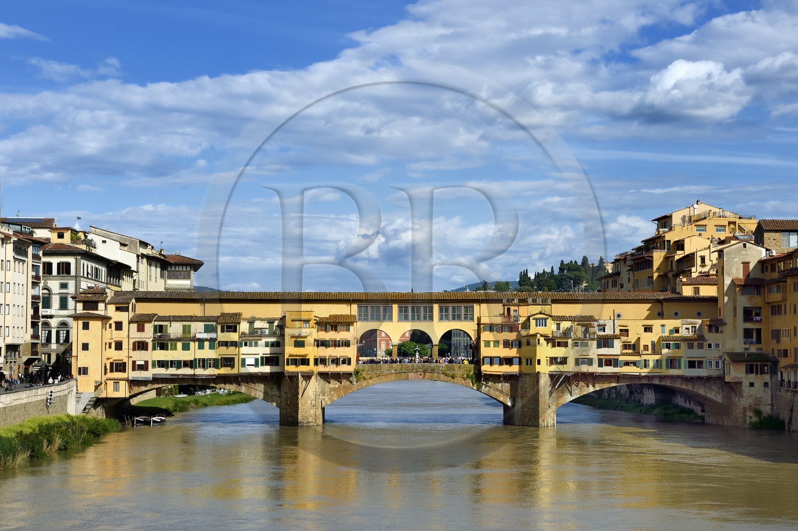 Italy, Tuscany, Florence, listed as World Heritage by UNESCO, the Ponte Vecchio on the Arno River