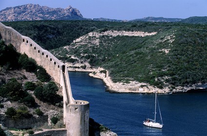 France, Corse-du-Sud (2A), Bonifacio, les remparts de la ville