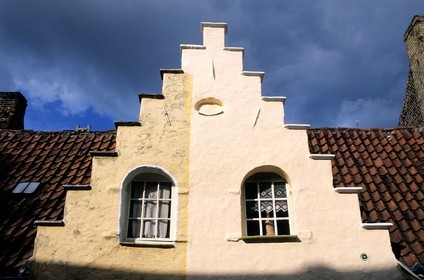 Belgique, Flandre-Occidentale, Bruges (Brugge), façade d'une maison à pignons. Elles sont appelées huidenvettershuis