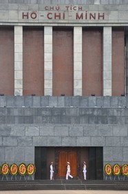 Vietnam, Hanoï, mausolée de Ho Chi Minh, la garde spéciale affectée au mausolée