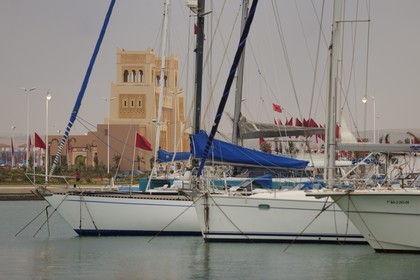 Maroc, région de l'Oriental, station balnéaire de Mediterrania Saïdia, le port et la porte de la galerie marchande Médina Saidia