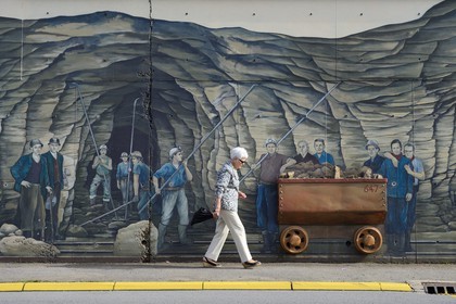France, Moselle (57), Vallée de la Fensch, Algrange , fresque des Quatre Mines dédiée aux mineurs de fer de l'artiste Greg Gawra