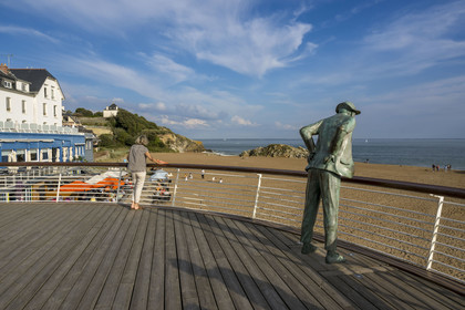 France, Loire-Atlantique (44), Estuaire de la Loire, Saint-Nazaire,  plage de Saint-Marc-sur-Mer, statue de M. Hulot, personnage des films de Jaques Tati