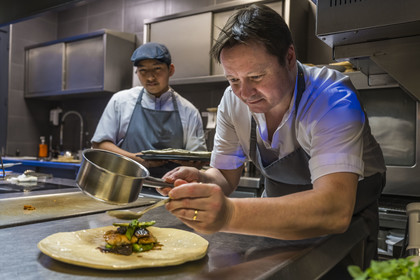 France, Vaucluse, Dentelles de Montmirail mountains, Caromb, restaurant Le 6 à table, chef Pascal Poulain in his kitchen