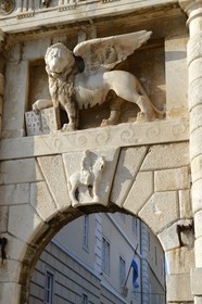 Croatia, Dalmatia, Dalmatian Coast, Zadar, Kopnena vrata (Landward Gate) crowned with Venitian winged lion (Lion of Saint Mark)