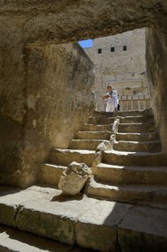 Israel, Jérusalem, ville sainte, vieille-ville classée Patrimoine Mondial de l'UNESCO, Le Mont du Temple au Centre Davidson, escalier du Mikvé (ou mikveh), bain rituel au pied du mur de soutènement ouest de l'esplanade du Temple construite par Hérode Ier le Grand