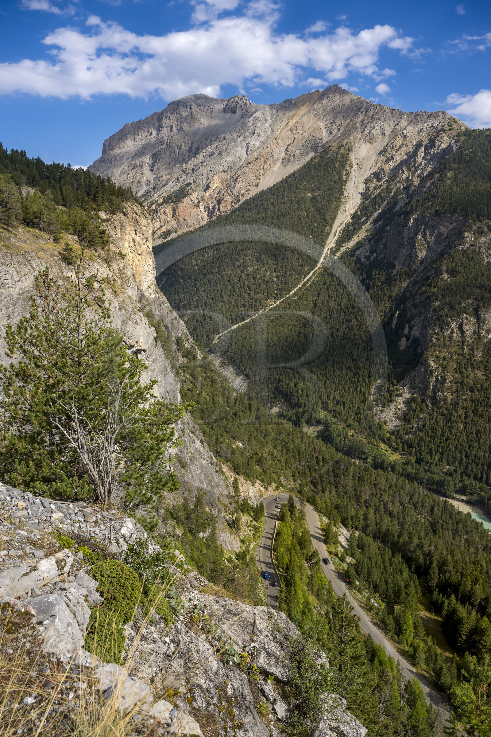 France, Hautes Alpes (05), Névache, entrée de la Vallée Étroite à la frontière italienne France, Hautes Alpes (05), Névache, entrée de la Vallée Étroite à la frontière italienne