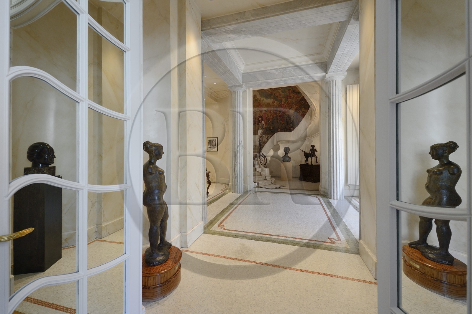 France, Alpes-Maritimes (06), Cannes, la villa La Californie où vécu Pablo Picasso, aujourd'hui renommé le Pavillon de Flore par Marina Picasso, le hall d'entrée