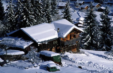 Switzerland, region of Bern (Bernese Oberland), Saanenland, Gstaad, farm in Eggli and the village
