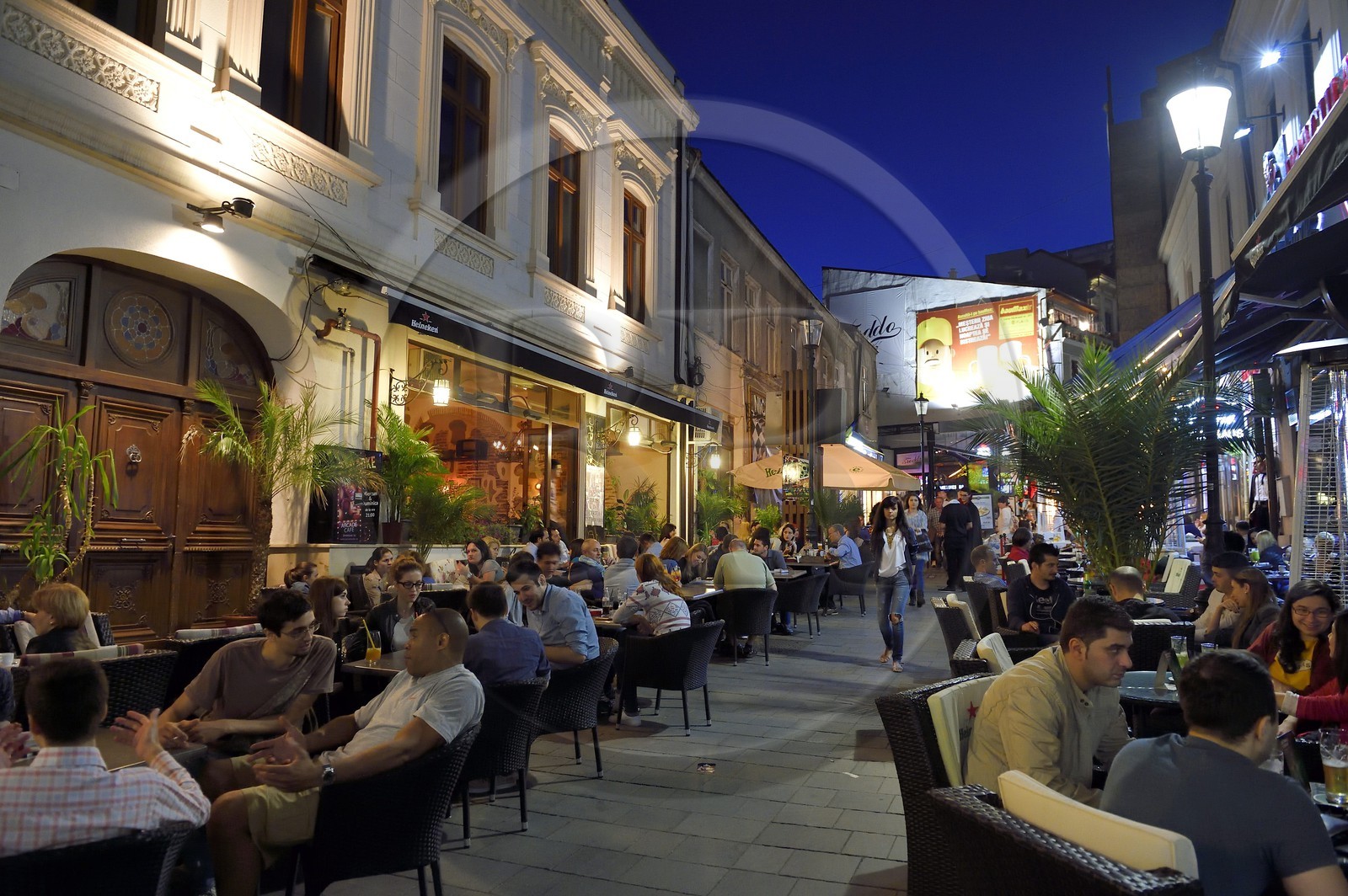 Roumanie, Bucharest, la vie nocturne dans le centre historique, rue Smardan