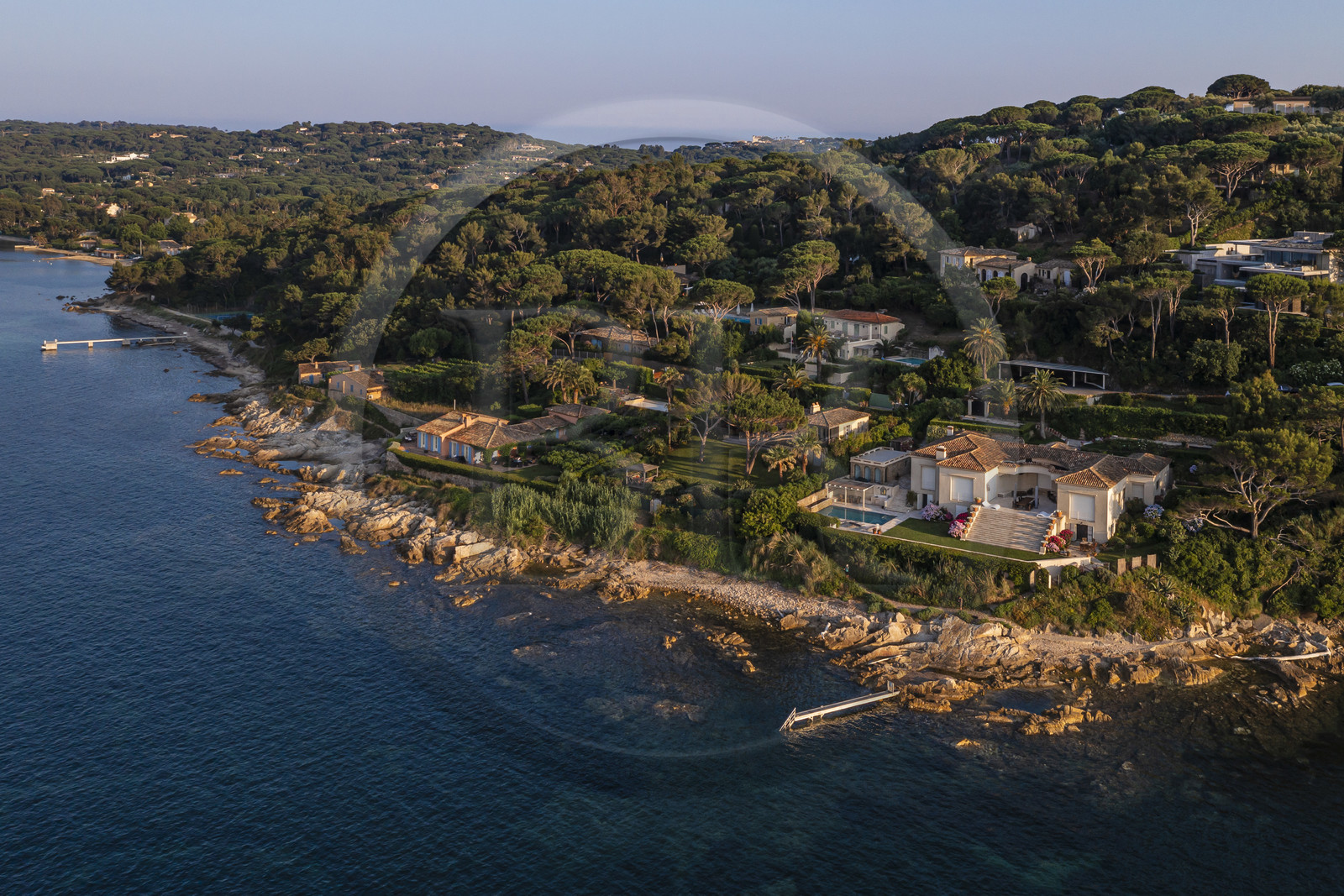 France, Var (83), Saint-Tropez, sentier des Graniers à l'Est de la ville (vue aérienne)