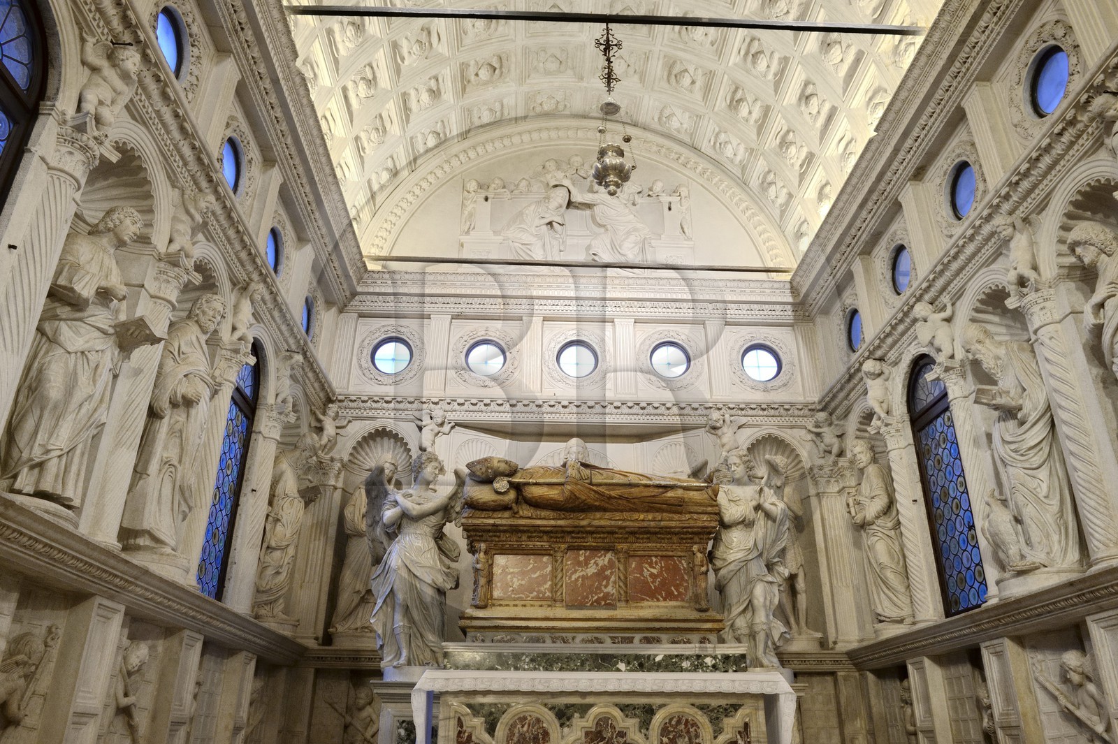 Croatie, Dalmatie, côte dalmate, Trogir, centre historique classé Patrimoine Mondial de l'UNESCO, la Cathédrale Saint Laurent, tombeau baroque dans la chapelle Renaissance de Jean de Trogir du XVème siècle