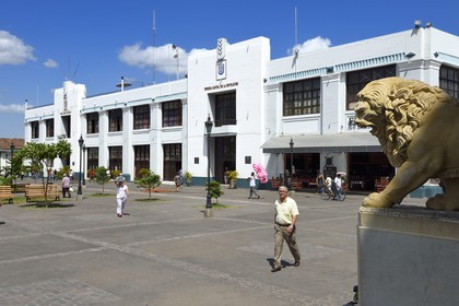 Nicaragua, Leon, l'hôtel de ville conçu dans un style Art Déco par l'architecte Marcelo Targa en 1942
