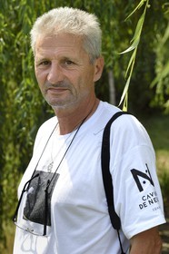 France, Dordogne (24), Périgord Blanc, Neuvic, Domaine Huso, société de production du Caviar de Neuvic, le régisseur Jean Salkazanov