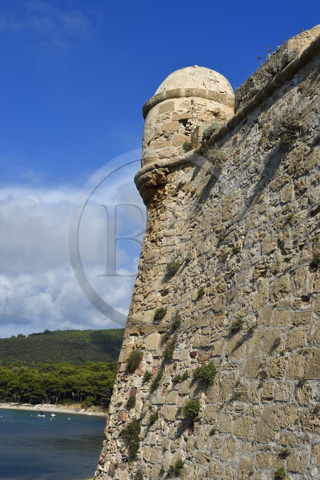 France, Var (83), Bormes les Mimosas, fortin à l'entrée du Fort de Brégançon, résidence officielle du président de la République