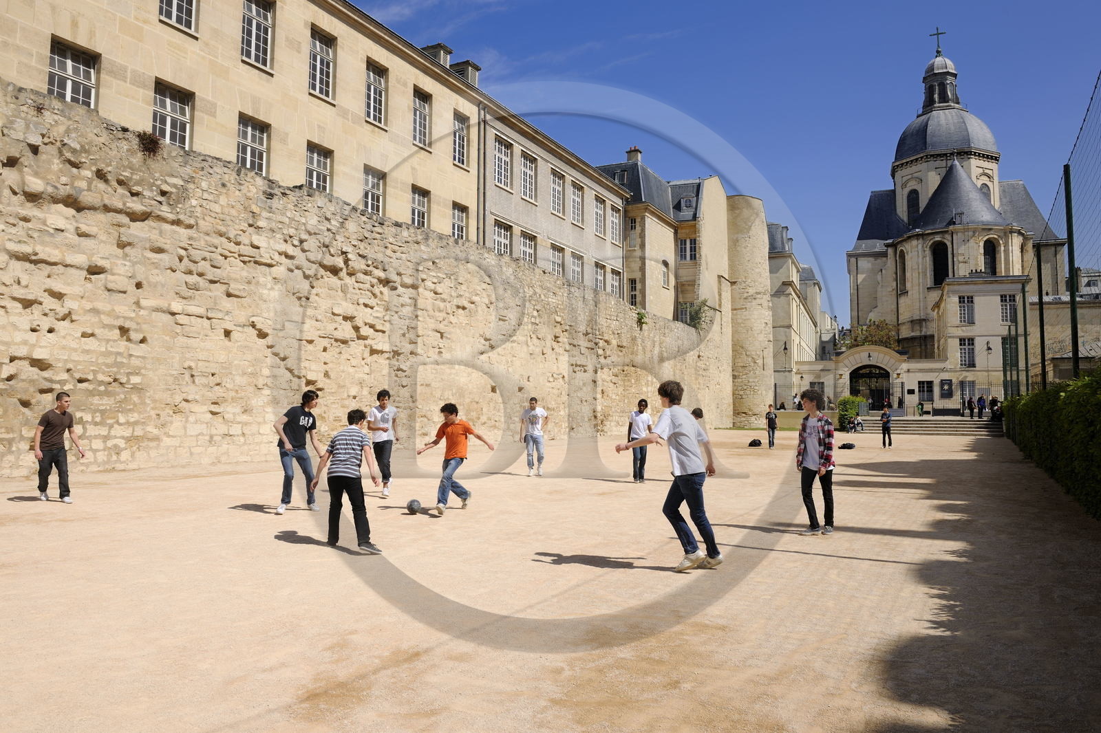 France, Paris (75), l’enceinte de Philippe Auguste rue des jardins Saint-Paul et l'église Saint-Paul-Saint-Louis