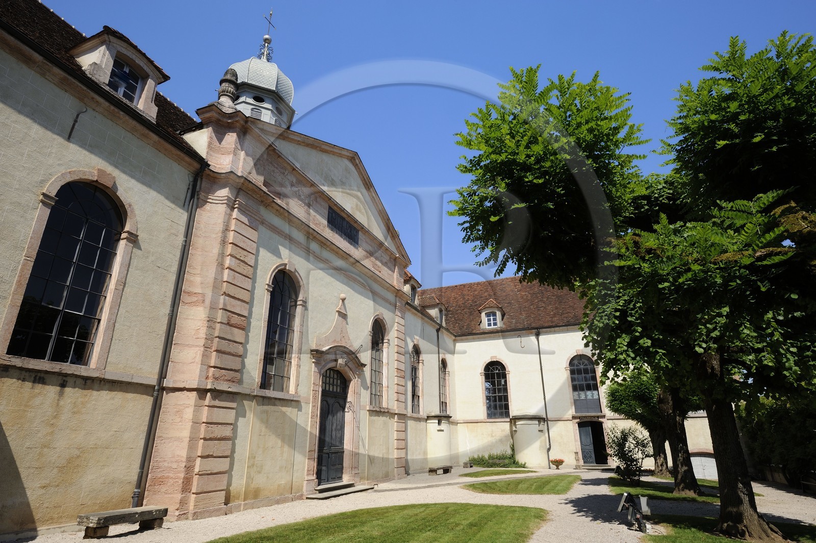France, Saône et Loire (71), Louhans, cour d'honneur de l'Hôtel-Dieu