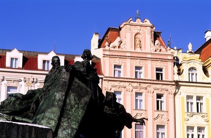 République Tchèque, Prague, la place de la vieille ville, le monument à Jan Hus