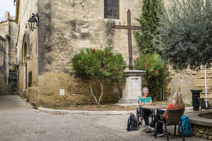 France, Gard, Vers Pont du Gard, hikers on the path along the route of the Roman aqueduct of Nimes