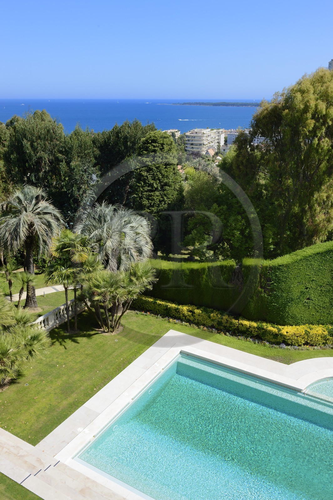 France, Alpes-Maritimes (06), Cannes, la villa La Californie où vécu Pablo Picasso, aujourd'hui renommé le Pavillon de Flore par Marina Picasso, la vue depuis la villa