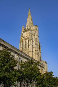 France, Charente-Maritime (17), Saintonge, Marennes-Hiers-Brouage, l'église Saint-Pierre-de-Sales dans le centre ville de Marennes