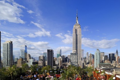 United States, New York, Manhattan, Midtown, the 230 terrace cafe on 5th Avenue and the Empire State Building