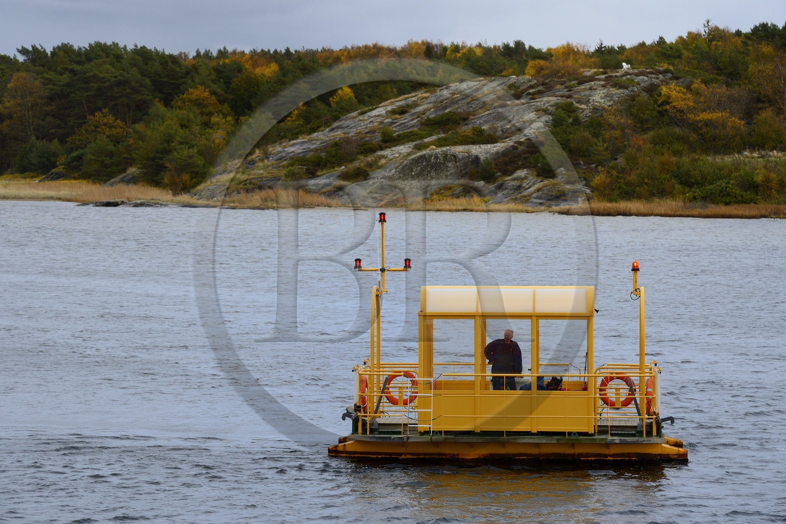 Suède, Västra Götaland, Iles Koster, bac automatique pour piétons entre Nord-Koster et Syd-Koster