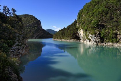 France, Alpes-de-Haute-Provence (04), Parc Naturel Régional du Verdon, le Verdon se jette dans le lac du Castillon au sud de Saint-André-les-Alpes