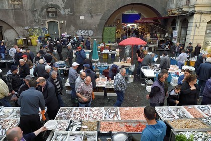 Italie, Sicile, Catane, ville baroque classée au Patrimoine Mondial de l'UNESCO, le marché aux poissons Pescheria de la Piazza Alonzo di Benedetto
