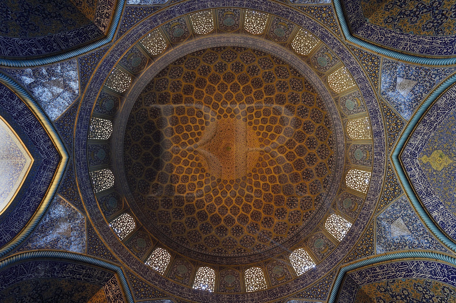 Iran, province d'Ispahan, Ispahan, mosquée du Cheikh Lotfallah (Lotfollah) datant du début du XVIIe siècle Iran, province d'Ispahan, Ispahan, mosquée du Cheikh Lotfallah (Lotfollah) datant du début du XVIIe siècle