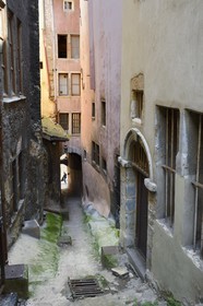 France, Rhone, Lyon, historical site listed as World Heritage by UNESCO, St. Paul neighborhood in the Vieux Lyon (Old Town), the ruelle Punaise that used to be an open sewer in the Middle Ages opening in the rue Juiverie street