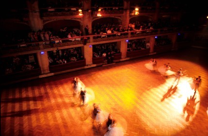 République Tchèque, Prague, Nové Mesto, salle de bal du Lucerna, valses d'un traditionnel bal du bac