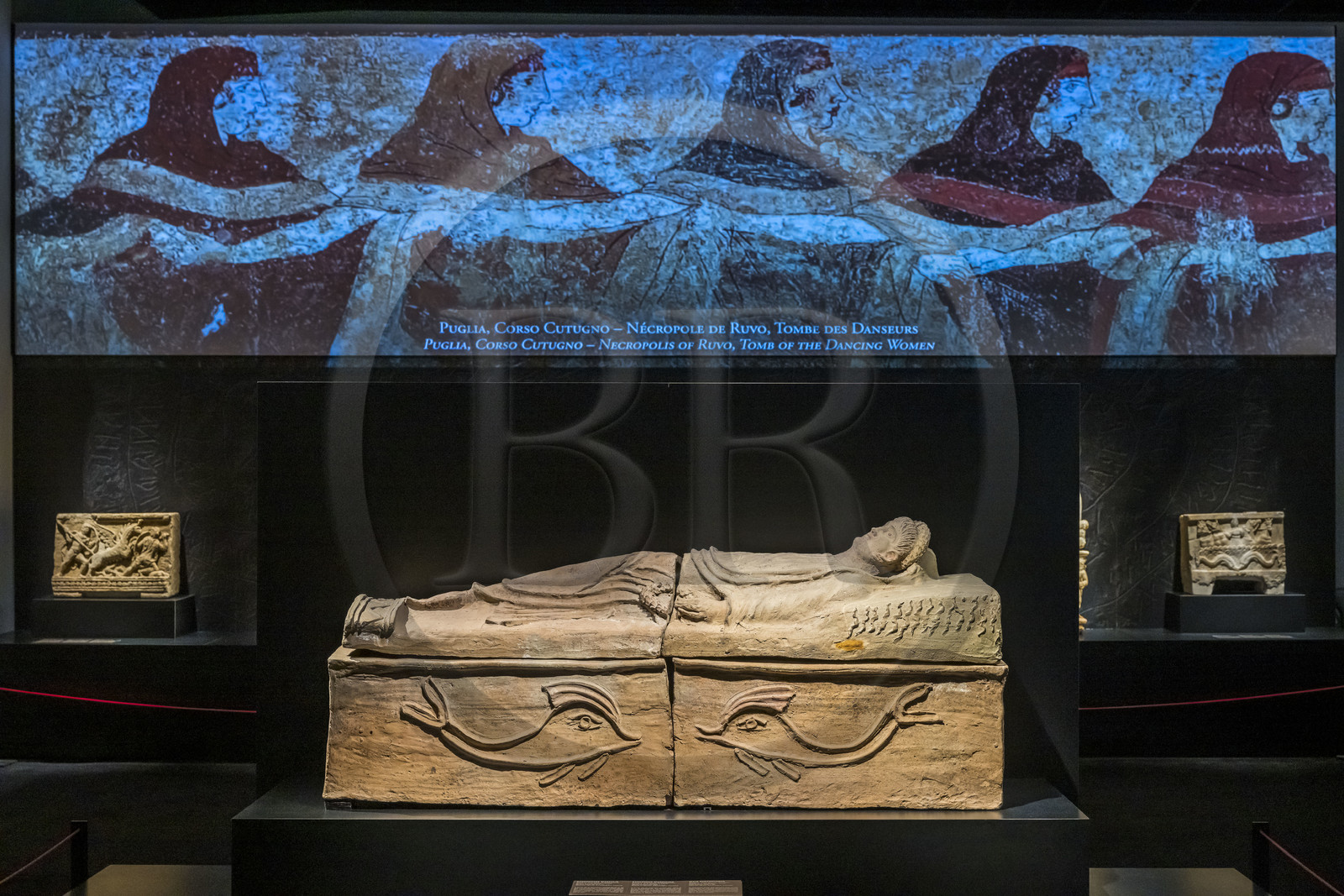 France, Gard (30), Nîmes, Musée de la Romanité, Etrusques, une civilisation de la Méditerranée, sarcophage étrusque masculin (Tuscania fin du IIème siècle av. J.-C.) (exposition temporaire) France, Gard (30), Nîmes, Musée de la Romanité, Etrusques, une civilisation de la Méditerranée, sarcophage étrusque masculin (Tuscania fin du IIème siècle av. J.-C.) (exposition temporaire)