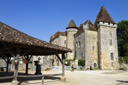 France, Dordogne (24), Périgord Vert, Saint-Jean-de-Côle, labellisé Les Plus Beaux Villages de France, Chateau de la Marthonye ou de la Marthonie et la halle