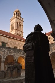 Croatie, Dalmatie, cote dalmate, Ile de Hvar, la ville de Hvar, le Monastère franciscain du XVe siècle, statue représentant Moïse par le sculpteur et moine Joakim Jaki Gregov