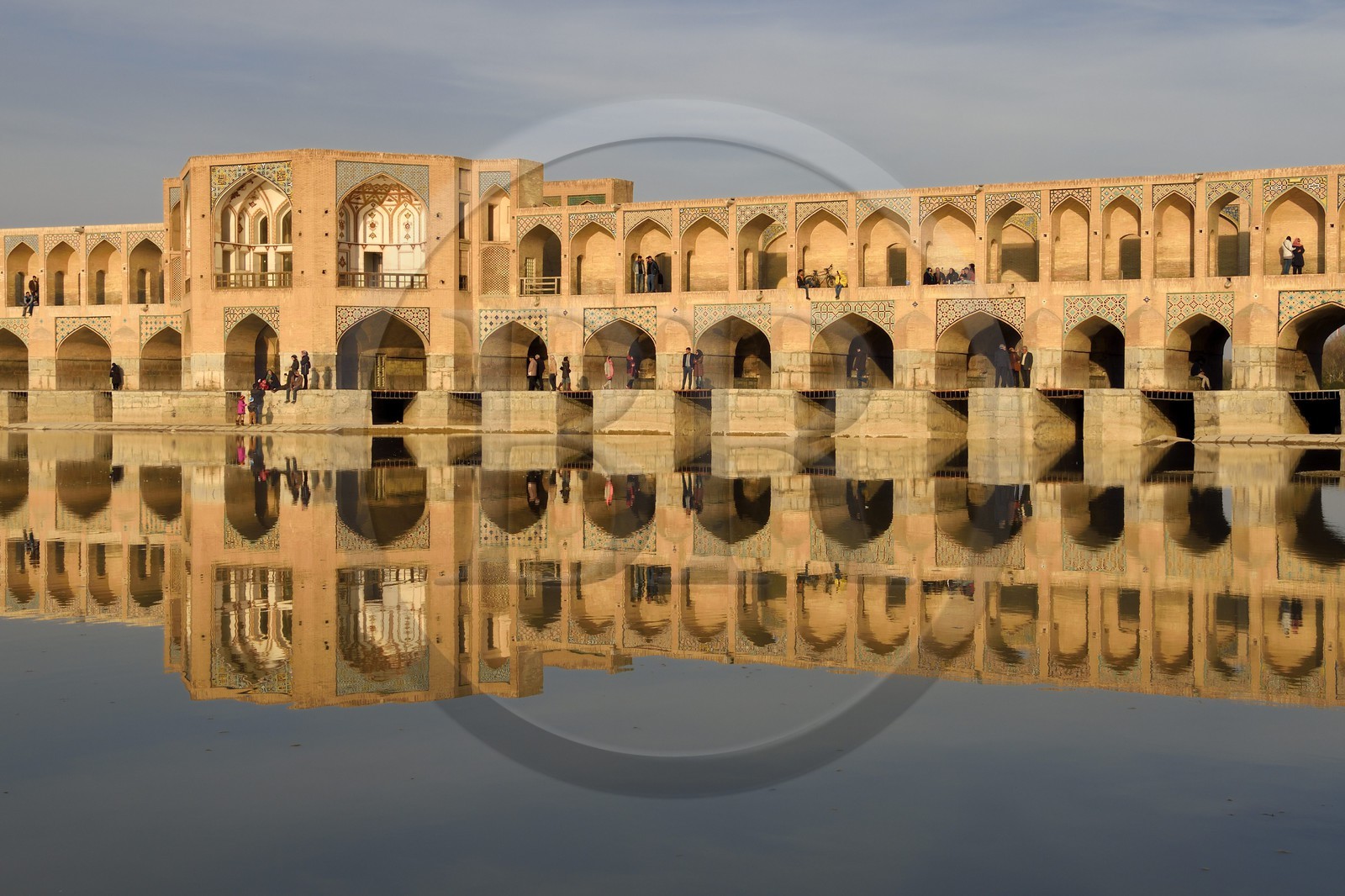 Iran, province d'Ispahan, Ispahan, Pont Khaju sur la rivière Zayandeh Iran, province d'Ispahan, Ispahan, Pont Khaju sur la rivière Zayandeh