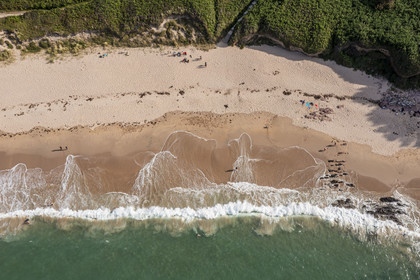 France, Côtes d'Armor (22), Grand Site de France Cap d'Erquy – Cap Fréhel, Erquy, plage du Portuais vue aérienne)