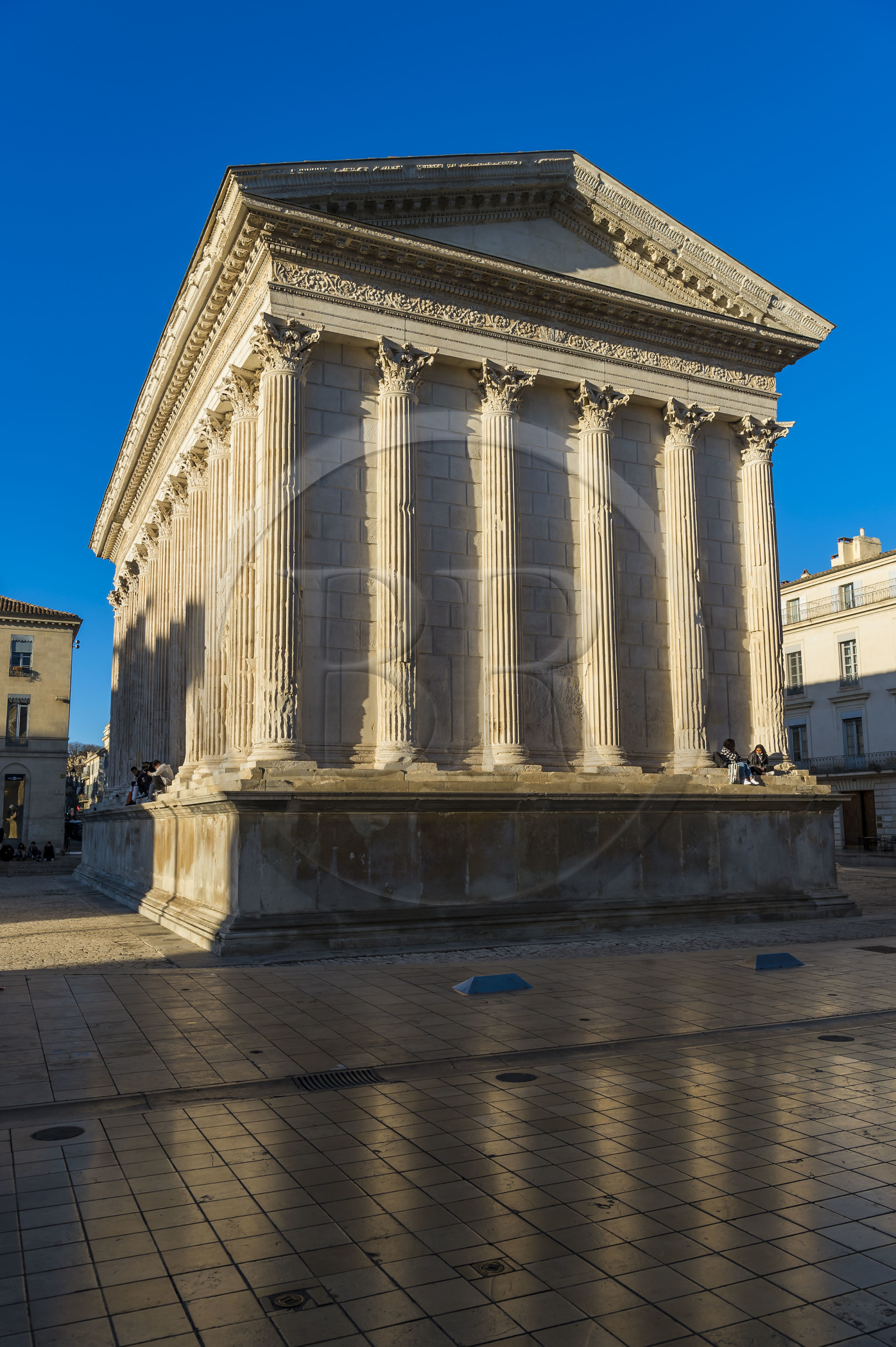 France, Gard (30), Nîmes, la Maison Carrée, ancien temple romain du Ier siècle avant JC France, Gard (30), Nîmes, la Maison Carrée, ancien temple romain du Ier siècle avant JC