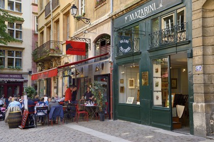 France, Rhône (69), Lyon, site historique classé Patrimoine Mondial de l'UNESCO, Vieux Lyon, place de la Baleine (rue Saint Jean)