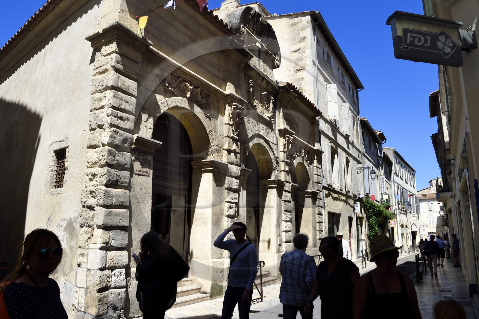 France, Bouches-du-Rhône (13), Arles, rue du Quatre-septembre, ancienne Grande Boucherie reconstruite en 1724 et décorée de têtes de boeufs et de moutons