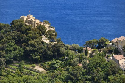 France, Alpes-Maritimes, Beaulieu-sur-Mer, villa overlooking the sea
